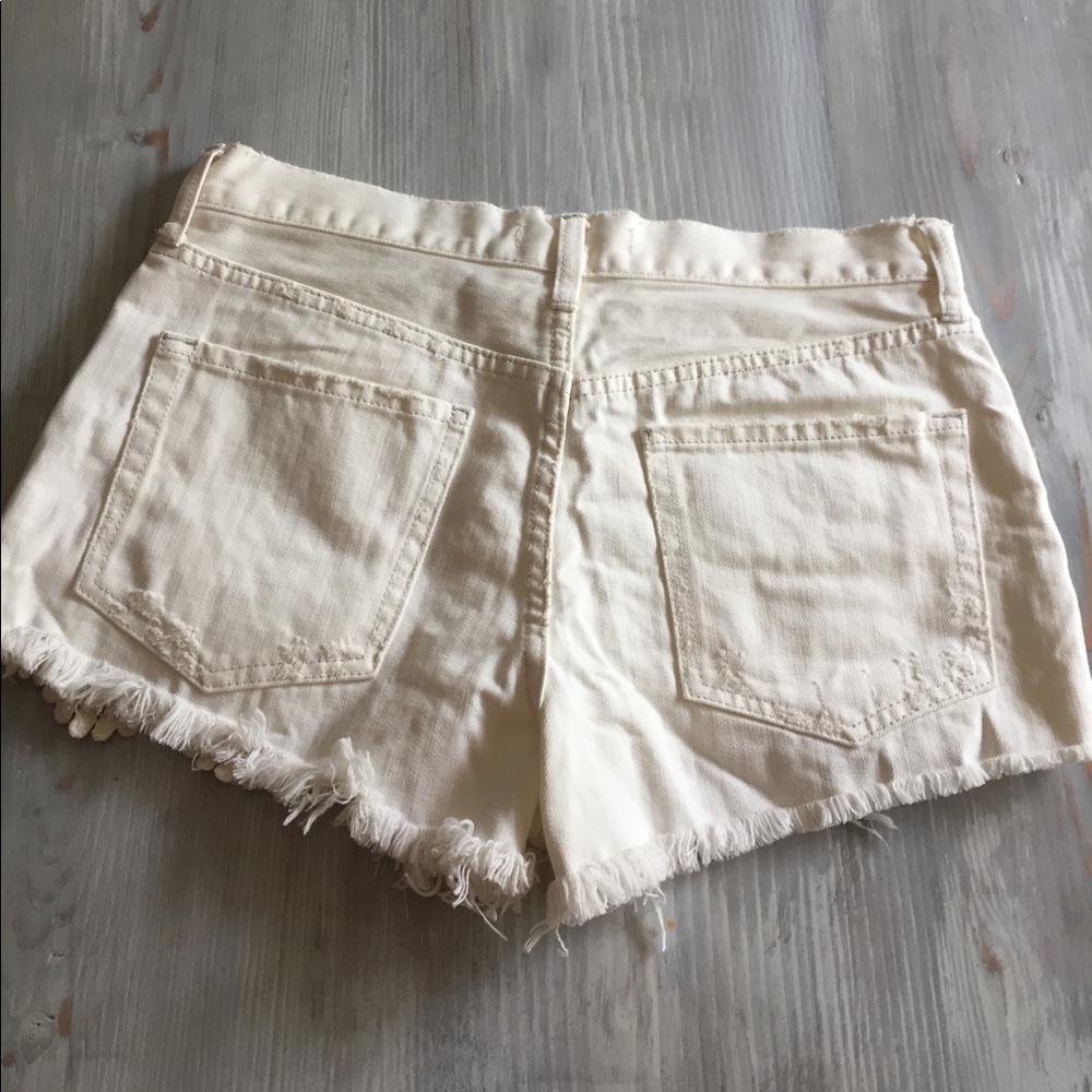 Free People Denim Shorts 27 Cream Crochet Distress - Picture 5 of 7